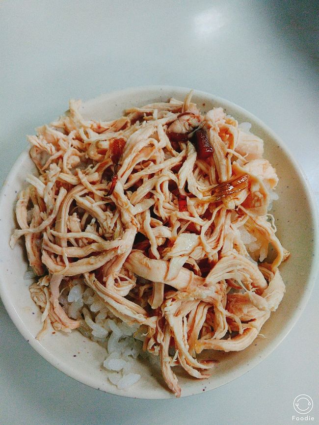 魯肉飯のお店ですが、私は鶏肉飯の方が好き。<br />でも店名になっている魯肉飯も食べたほうが良かったかな～<br />鶏肉飯はタレが少なめで、個人的にはもっとタレがほしかったです。