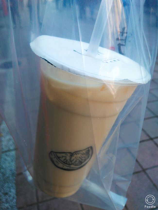 本当は小さいサイズで良かったんだけど<br />大きいのでいい？と中国語で聞かれ、ついOKと言ってしまった。<br />タピオカなし、砂糖半分、氷少な目です。