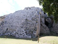 尼僧院

名前はスペイン人が適当に付けたもので尼僧は棲んでいません。

どのような目的で建てられたのか現在もはっきりしていません。