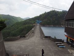 只見湖の少し先の田子倉ダム。
こちらは落差も大きく、かなりでかいダムです。