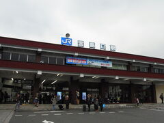 JR宮島口駅に着きました。
もっと人が多いかと思ってたけど、思い出の中の人混みマックスが花火の日なので、それに比べたら全然まし。