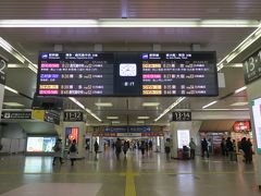 年末、帰省客の多い広島駅から新幹線で九州小倉までワープ。

青春１８きっぷ旅なので、１８きっぷで小倉まで行ってもいいのですが、普通列車だと４時間半、みずほ（のぞみ）で４５分、こだまで１時間１０分。

小倉までは１度乗車しているので、これからは既乗区間は極力新幹線や特急でワープします。

ヨメは１日遅れで広島を発つので、２名利用のこだま指定きっぷが使えません。