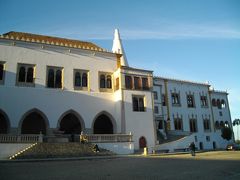 街の中心には王宮がある。王宮前にバス停がある。
リスボンへ戻り、第6日も終了。