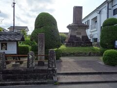 大手門に向かう途中、小村寿太郎生誕碑がありました。
明治時代に外交の場で大活躍した小村寿太郎は、飫肥出身だったんですね。