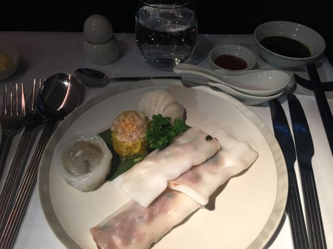 サンフランシスコ到着寸前の　ディムサム♪<br />腸分の味がみな違う♪<br />この前に出てくる　サラダ、フルーツ、シリアルなどは　お断りしていきなり　これをお願いしたのである。