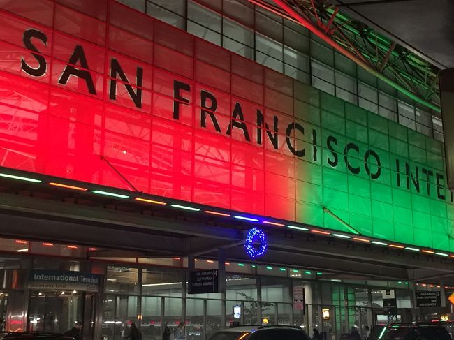 いつものｗ　恥ずかしい　国際線ターミナルのクリスマスカラー　笑