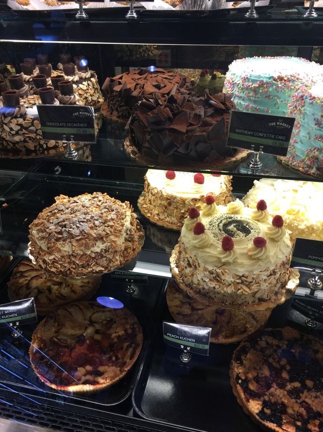 で　SFC！　ｗｗ<br />近所の　ザ・マーケット　やっとオープン、、１0日にグランドオープンの運びとなり　近所の人に　5ドルと１０ドルオフのクーポンが来たｗ<br />写真は　ケーキ、、ｗｗ　これで良いのか？ｗ　ケーキで個性を出すのをスーパーマーケットに求めたら可哀そうかもね、、