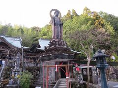 ３５番「清瀧寺」薬師如来像
足元に入ることができます。真っ暗の中を手探りで