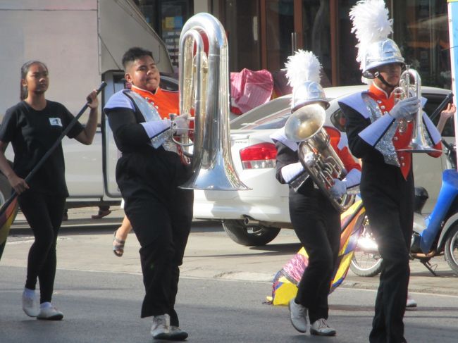 ホテルのスタッフが祭りは「もう始まっている。」と言うのは<br />ほんとの様だ。