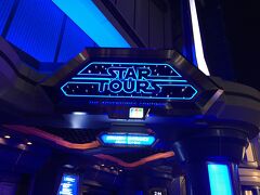 リゾートラインもランドへの入園もすごい人でした。

ランドに到着して、まだFPが発券中だったホーテッドマンションでFP発券しました。

2：44

二人とも大好きなスターツアーズ。
特に今はスターウォーズの特別バージョンなので逃す手はない！
スタンバイ４５分でした。

この時公開中のスターウォーズは観てなかったけど、たぶんこれかなってシーンが沢山散りばめられてて面白かったです！
