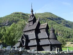 ボルグンドの教会；12世紀、バイキング時代の名残のノルウェー独特の支柱式木造教会