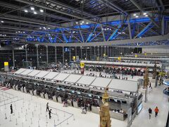 巨大な空港です。