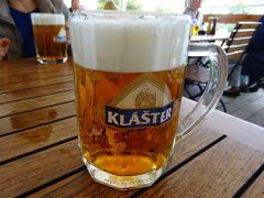 プラハでの楽しみはビール！
3人で乾杯?　至極の幸せです。
1人旅だと乾杯できないもんね。
