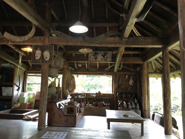 沖縄の昔からの民家を移築していて、中ものぞける。<br />ここは沖縄に昔ながらのおやつや飲み物を作って売っていた。