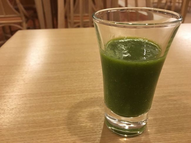 ３日目の朝。<br />石垣島ビーチホテルサンシャインでの朝食ビュッフェ。<br />スムージーがあったので、飲んでみた。