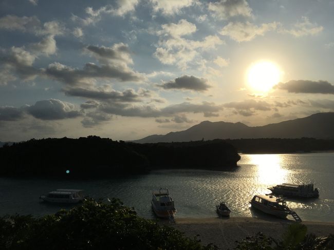 朝日が海に映えてる。なんか幻想的な感じ。