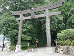 二日目のスタートです！
チェックアウトを済ませたら、近くの高千穂神社へ