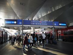 アットナング・プッハイム駅で電車を乗り換えて、ウィーン中央駅に到着！