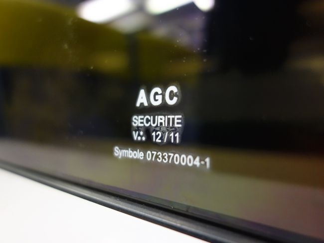 電車のガラスはAGC（旭硝子）であった。こういうくだらないところを見ながら旅行している。