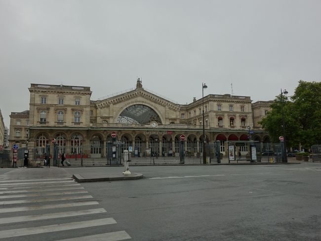パリ北駅と東駅にSIMカードを買いに来た。写真は東駅。RELAYという駅売店などをさんざん回ったがどこも売り切れ。