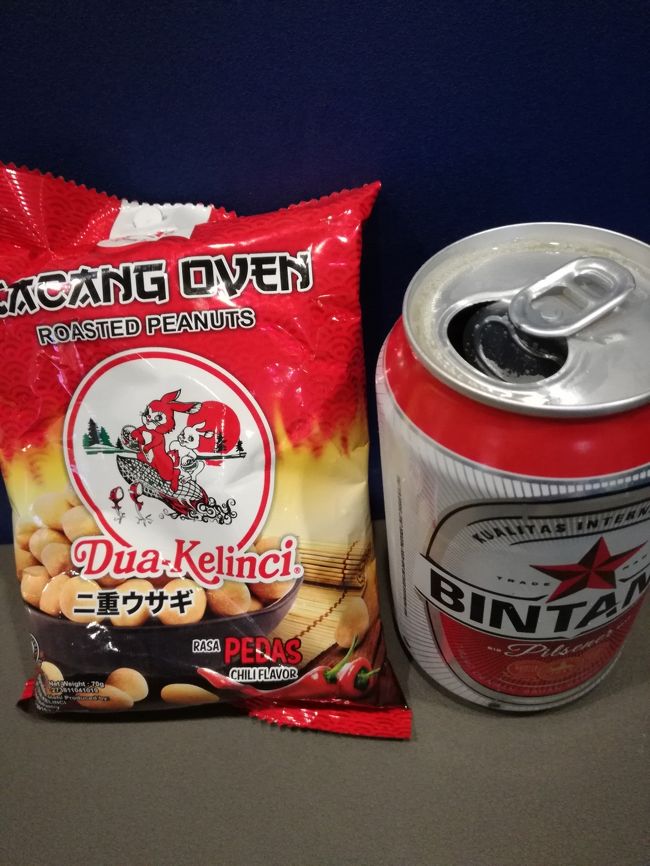 国内線なら　売店でビールとおつまみ<br />　ここなら買える金額です。!(^^)!<br />国際線の売店は高すぎます・・・