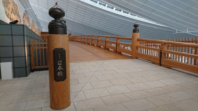 ジャカルタ空港で税関の書類は提出しますが、<br />荷物はバリ島までスルーされます。<br /><br />そして羽田でのブランチタイムです。<br />