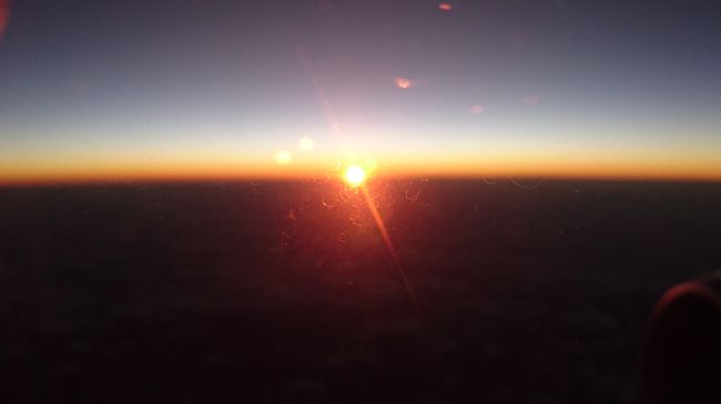 機内からの初日の出です。<br />もう日本だと思います。