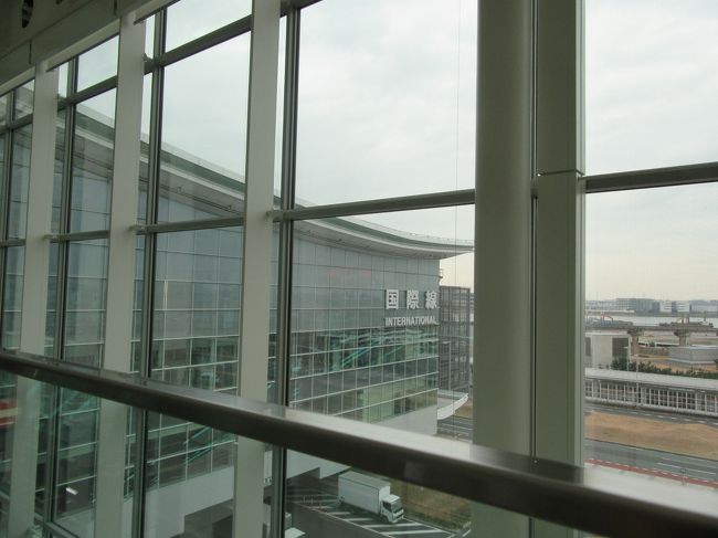 大好きGaruda Indonesiaの利用だと不思議と心が弾みます。<br />少し安いくらいの経由便（台湾・香港など）なら断然ジャカルタ経由だと<br />（異論はあるでしょうが）思っています。<br />