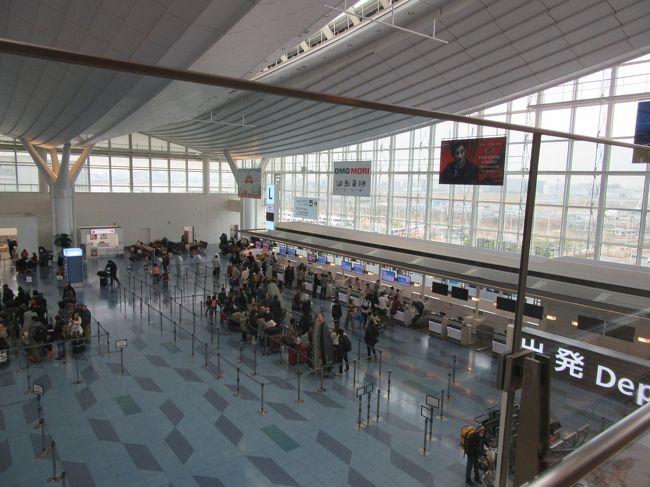 羽田空港のガルーダのブースです。<br />日本で働くインドネシアの方の帰省が多かったです。<br />ジャカルタ勤務のビジネスウーマンのネイティブバハザインドネシア<br />かっちょ良かったわ。<br /><br />