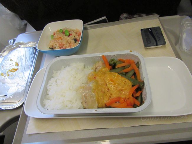 こちらは「鶏」チョイス<br />隙間にはあとでパンが来ます(^^)/