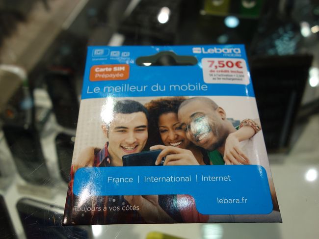 パリ滞在3日目にして、パリ東駅の携帯ショップでようやくSIMをゲット。このSIMだけでは容量が足りない。20mほど離れた店で追加容量パックを買ってフランス語モードにした携帯を携帯ショップのお兄さんに渡すと、お兄さんがちゃっちゃと設定してくれた。パスポート必要。