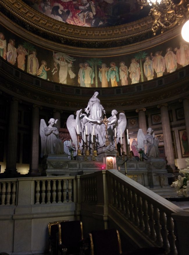 マドレーヌ寺院の内部。