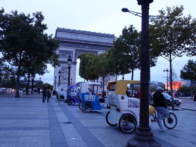 凱旋門まで歩いてきた。