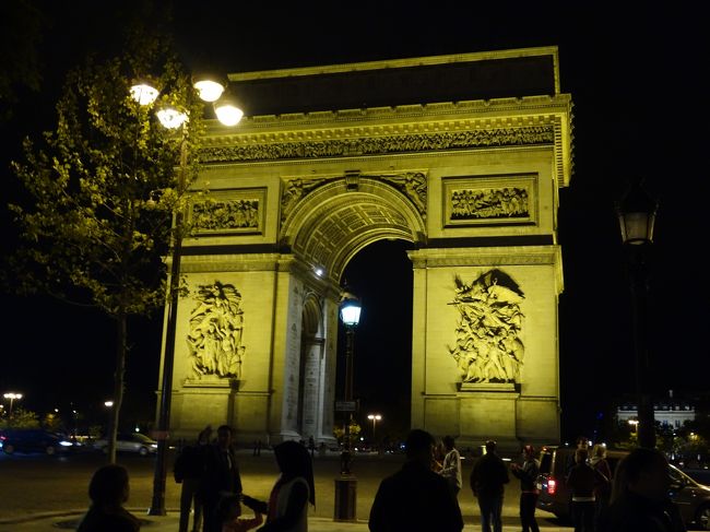 実はもう22時頃。まだまだ人がいる。