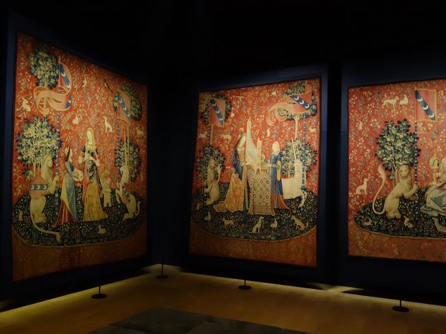 タペストリーは何枚もある。見ごたえがあった。