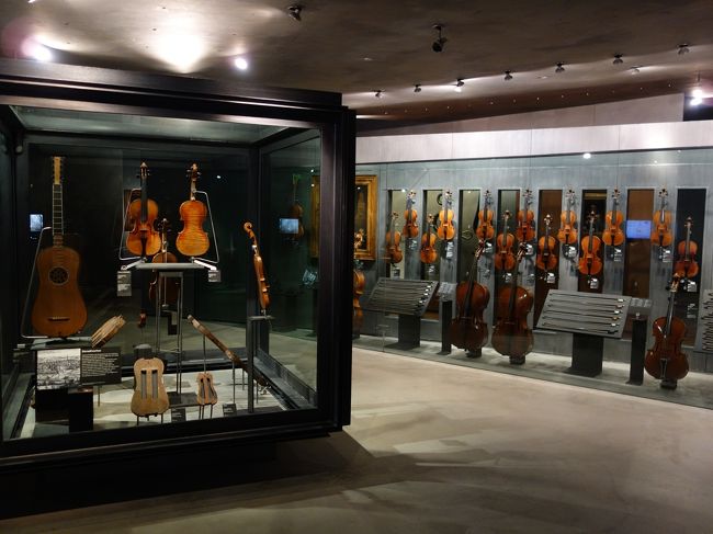 バイオリンたち。