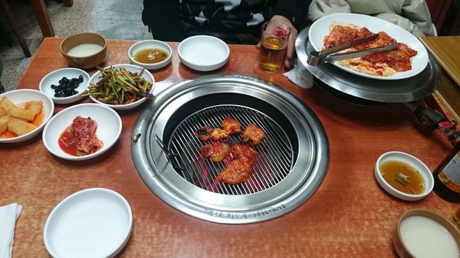 チョルチョルポクチブ<br />先ずは焼フグから<br /><br />このお店に初めて来たのは1999年の年末<br /><br />当時に一緒に来た同じ友人と再び一緒に来ました☺️<br />