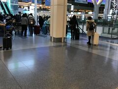 深夜の羽田空港国際線ターミナルに到着。