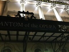 Phantom of the Operaを観に、Her Majesty's Theatreへ。