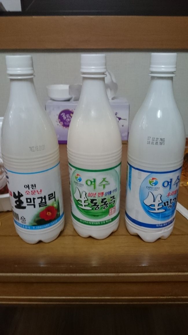 友人が足痛いので、部屋呑みに地マッコリ