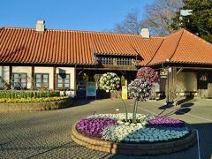 空腹で迷いましたが、店員がフィフィだったら怖いから素通りして船橋アンデルセン公園へやってきました。こちらは初めて来ましたが、なんだか懐かしい感じ。
海外に住んでいた、と言うと大体「バンコク？ジャカルタ？」とか聞かれるけど、こう見えてもヨーロッパ育ちざます。デンマークにも住んでいたざます。