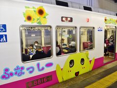 ラッピング塗装だけで特別何もないのかな？と思っていたら滝不動駅から三咲駅の間でいきなりふなっしーの車内放送。
ふなっしーの車内放送があると聞いていたのに流れないから辞めたのかな？と諦めかけた最後の最後に流れたからびっくり。一人だけビクッとなっていたのに、周囲の皆様はやはり「毎度の事」感ひしひしの微動だにしない不動。滝不動なだけあり完全不動。