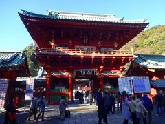 早速静岡随一の神社、静岡浅間神社に詣でます。

毎年の恒例になりつつあります。