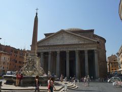 いざパンテオン。
建て直しはあったものの
2000年前にはこの規模の
そしてこの素晴らしい
建物を建てたローマの人々。

脱帽越えて脱毛っす。