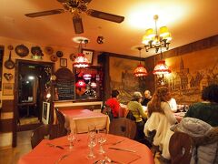 Au Vieux Strasbourg

夕食難民を防ぐためにも、早めの夕食です。
街中は人で込んでいるので、レストランも時間帯によっては、
入店するまで並んで待っていることが多い。

【URL】http://vieuxstrasbourg.fr/

【URL】http://vieuxstrasbourg.fr/