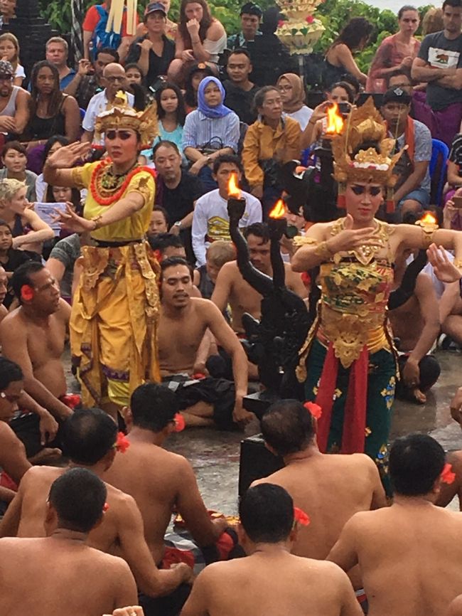 ウルワツ寺院でケチャダンス見たときぐらいかな、激しいスコールにあったのは。