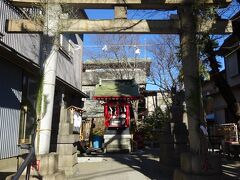 三カ所目は『重幸稲荷神社』(開運長寿)の守り神です。
地元の活性化にはいいかもしれませんが、あんまり商業化されたくないなあ・・・と思うのは勝手な思い込みでしょうか？
