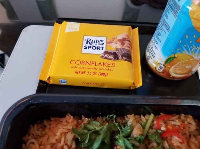 このチョコは美味しいのですが、異常に大きなずっしりサイズ。<br />カロリー、凄そうで半分残しました。<br />けど、さっきまでのケーキよりは好みです。