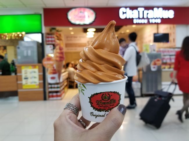 これです！<br /><br />【タイティーソフト】。<br />コーンではなくカップを選びました。<br />お店のオバサンがどっさりと入れてくれたので、食べ後耐えバツグン。<br /><br />とっても濃い味のタイティーソフト。<br /><br />やっぱりここのタイティーがいちばん美味しい。<br />ここのタイティーは、家で常備してます。