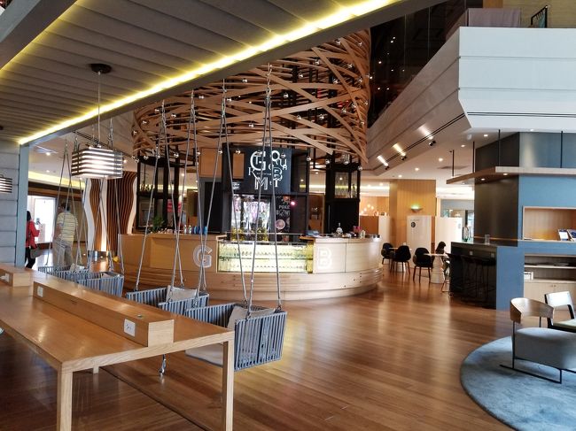 カフェです。<br /><br />ホテル入ってど真ん中にあります。<br /><br />ここのコーヒーはスタバより安く、なかなか美味しいです。